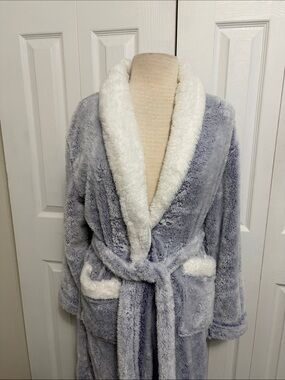 Light Violet Shawl Collar Lights Off Plush Robe with Cream Trim Size Large
